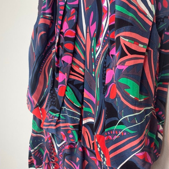 EMILIO PUCCI Dark Grasshopper Print Sleeveless Peplum Silk Top - Picture 3 of 9